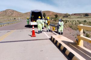 trabajos de mantenimiento de señalización vertical en el tramo Chuquichambi – Huayllamarca