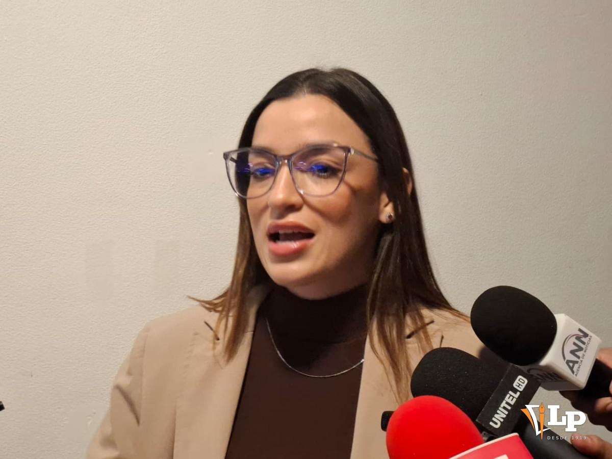 La diputada Moreno en conferencia de prensa