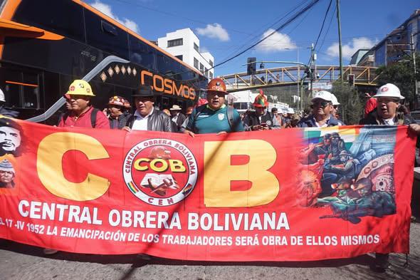 La COB en su marcha sobre el aumento salarial