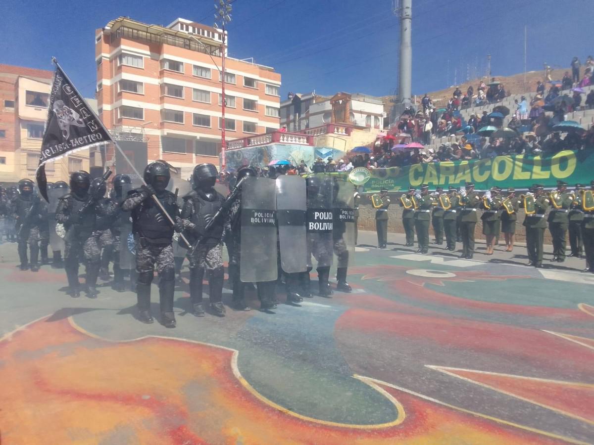 Imagen del desfile en conmemoración al aniversario de la Fatescipol