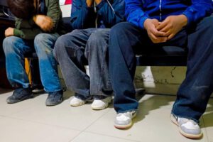 Imagen de los menores hallados en el operativo