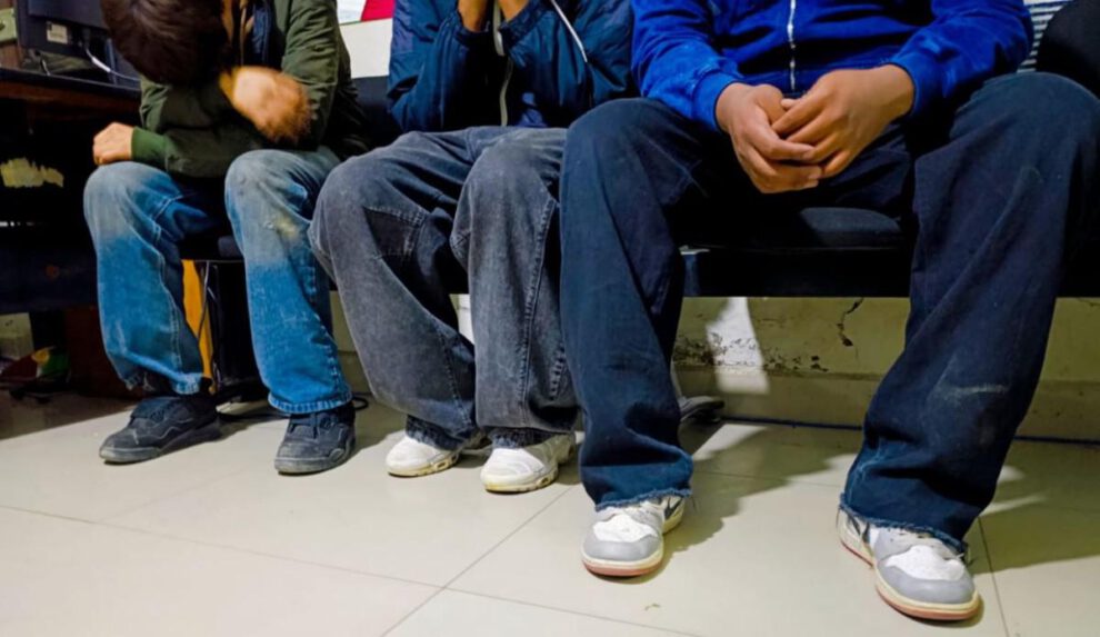 Imagen de los menores hallados en el operativo