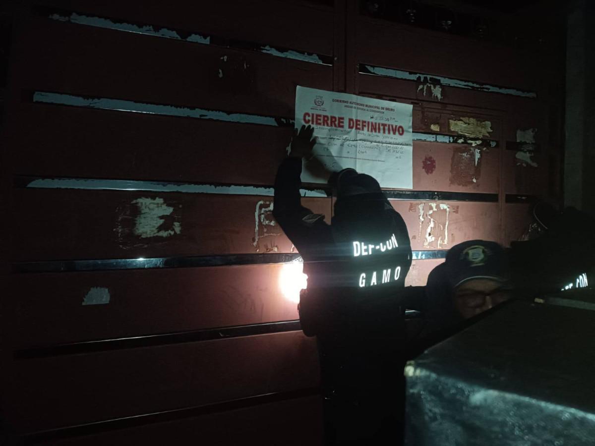 Personal de Defensa al Consumidor en plena labor