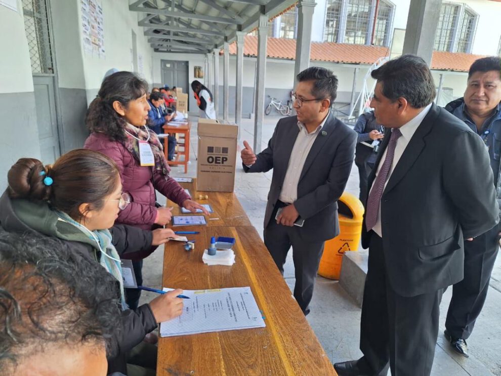 Visita a recintos electorales