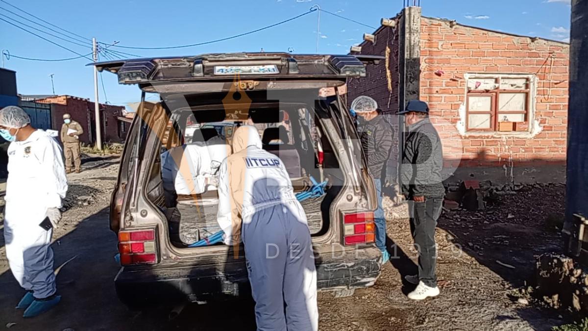 Revisión del vehículo que estaba en la vivienda