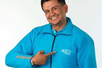persona riendo