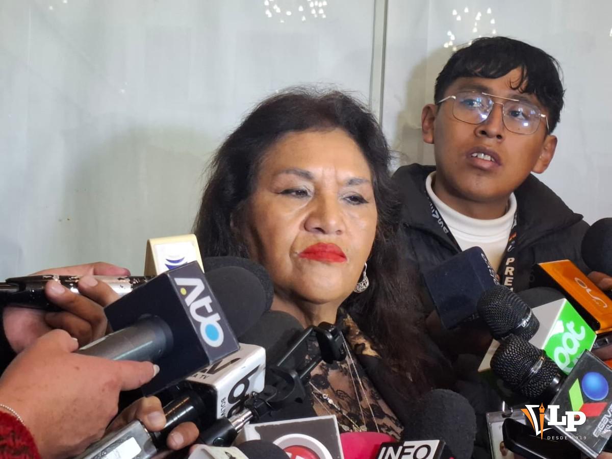 La diputada Jiménez en conferencia de prensa