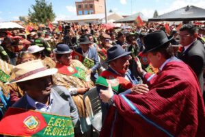 El Presidente Rodrigo Paz durante el aniversario de la Fejuve Sur