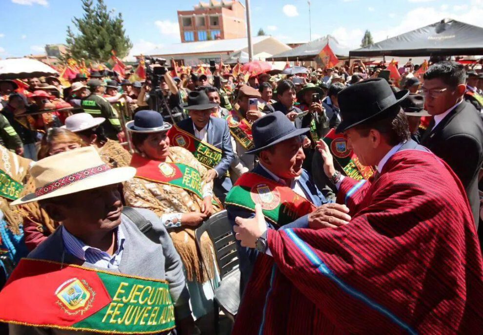 El Presidente Rodrigo Paz durante el aniversario de la Fejuve Sur