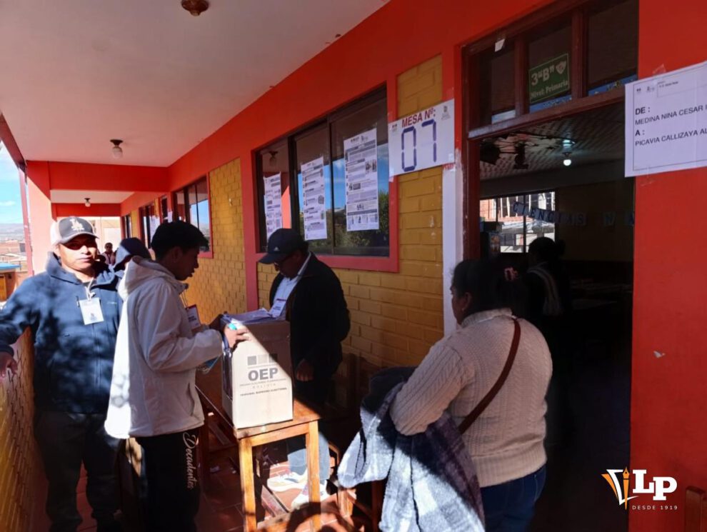 Un recinto de votación en Oruro