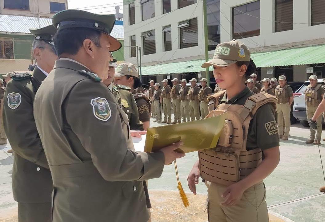 La Policía reconoce a sus funcionarios