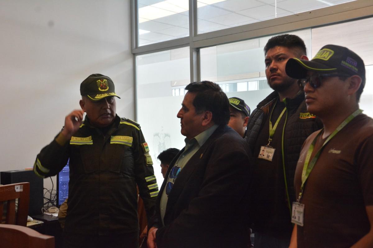 Imagen del fiscal departamental cumpliendo sus controles