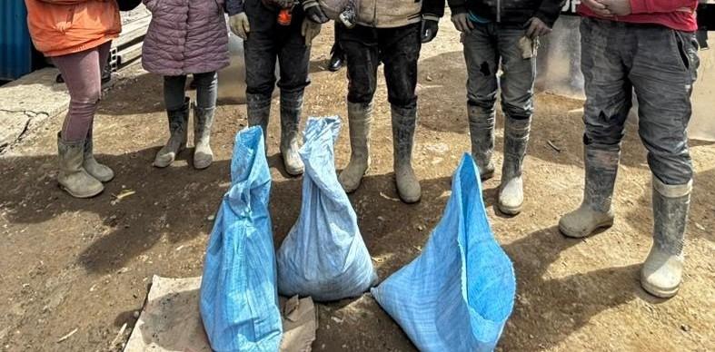 Sacos incautados con presunto mineral robado