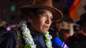 La marcha liderada por René Yahuasi ingresa a la urbe alteña