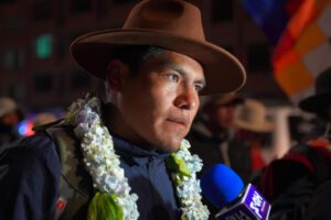 La marcha liderada por René Yahuasi ingresa a la urbe alteña