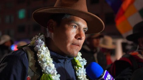 La marcha liderada por René Yahuasi ingresa a la urbe alteña