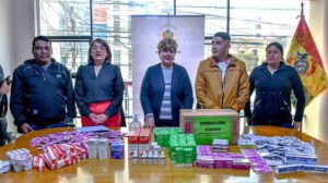El Ministerio de Salud y Deportes y la (AGEMED) realizaron la entrega de insumos médicos