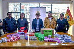 El Ministerio de Salud y Deportes y la (AGEMED) realizaron la entrega de insumos médicos