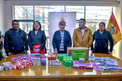 El Ministerio de Salud y Deportes y la (AGEMED) realizaron la entrega de insumos médicos