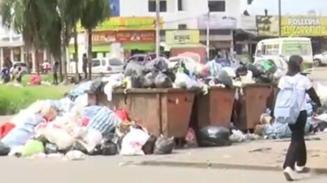 Los contenedores del Sector A están desbordados de residuos sólidos