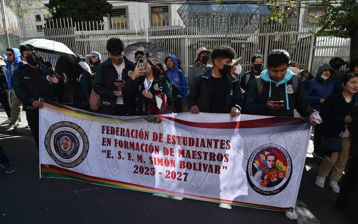 Bloqueo frente al Ministerio de Educación