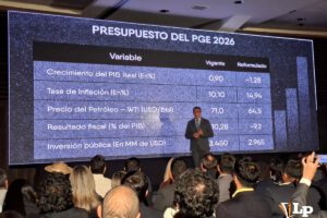 El ministro de Economía presentando aspectos del PGE 2026 reformulado