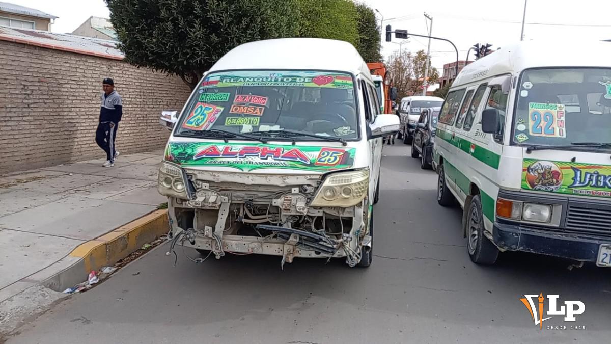 Imagen del minibús luego del incidente