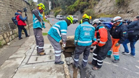 Grupos GERI y GAEM retiran rocas de gran tonelaje