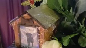 Imagen del velorio de la perrita “negrita”