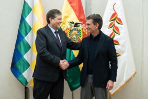 El Presidente Rodrigo Paz junto al nuevo ministro de Hidrocarburos, Marcelo Blanco