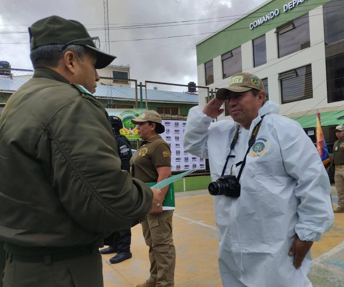 Imagen del reconocimiento a los oficiales