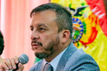 El exministro Medinaceli en una conferencia de prensa