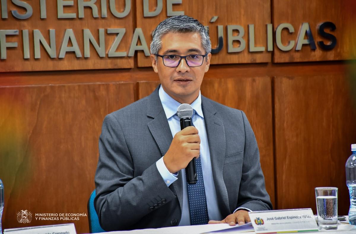 ministro de Economía, José Gabriel Espinoza