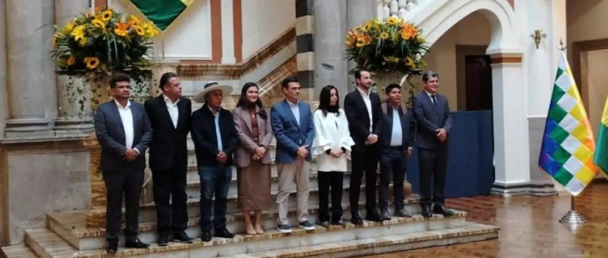 un grupo de personas