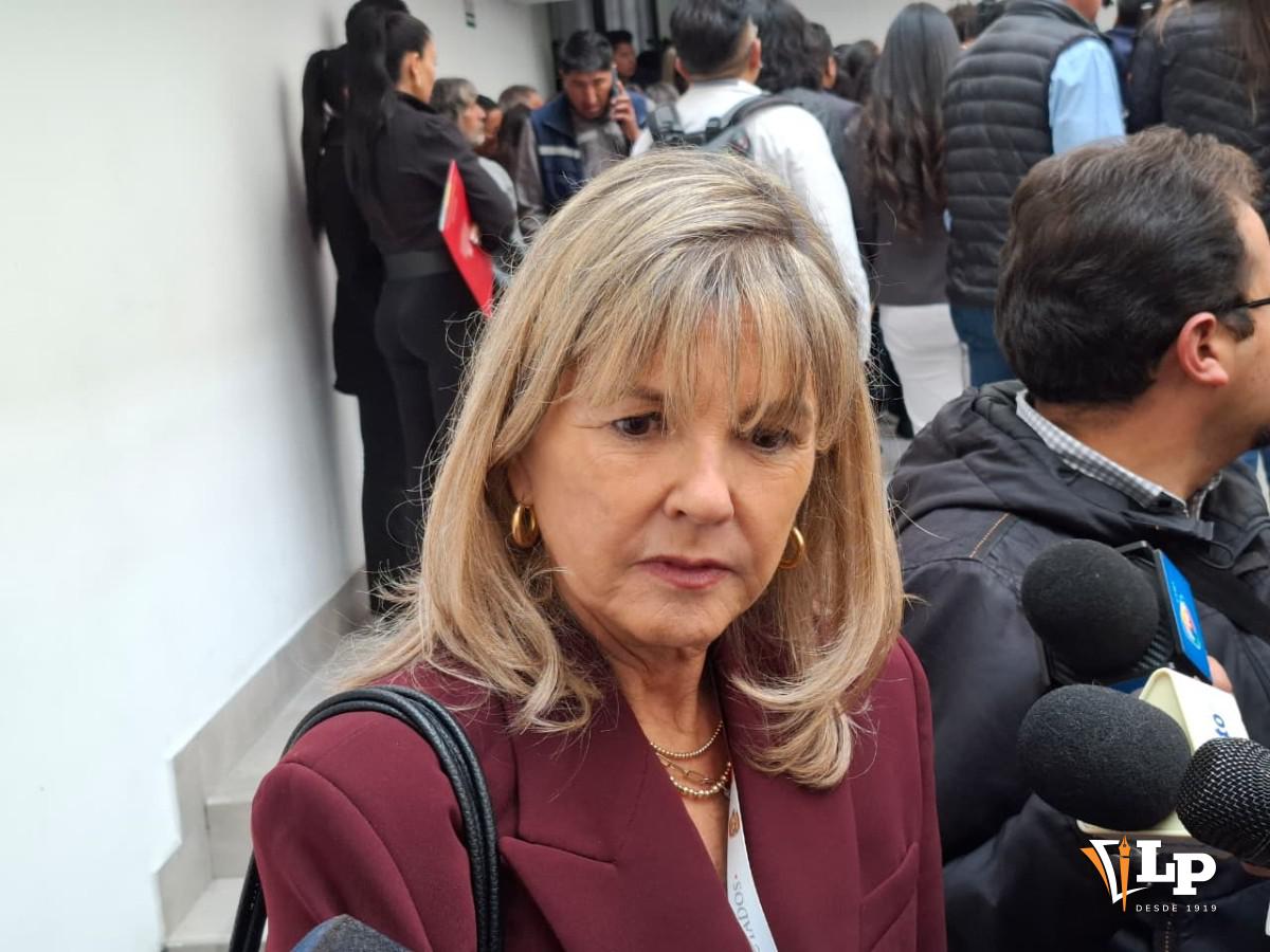 La diputada Quiroga en conferencia se prensa
