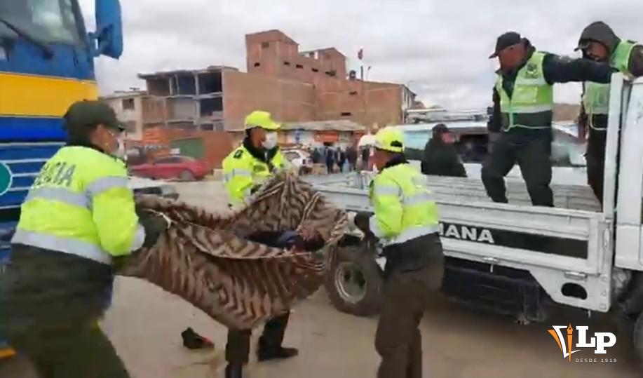 Imagen del cuerpo siendo trasladado