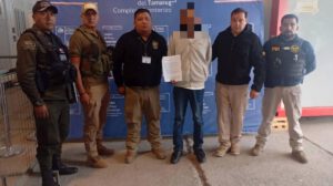 Imagen de la entrega del detenido
