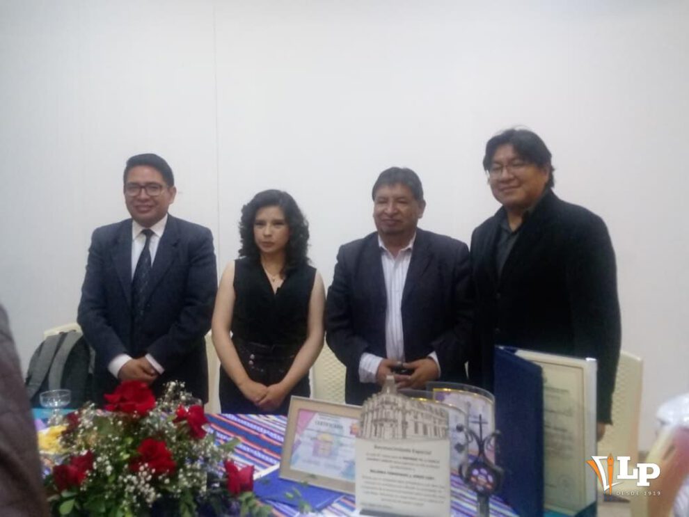 Mylenka Fernández Rojas con invitados destacados de la gala