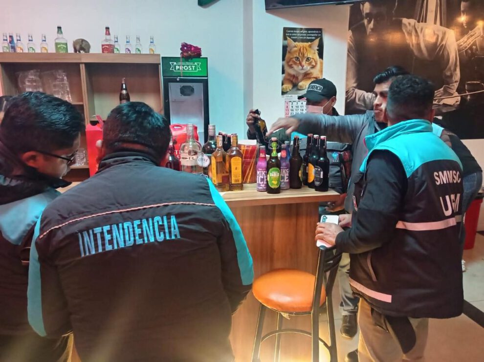 decomisó 840 bebidas alcohólicas no autorizadas para su venta y otras sin registro sanitario