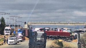 Un punto de bloqueo en la autopista La Paz-El Alto