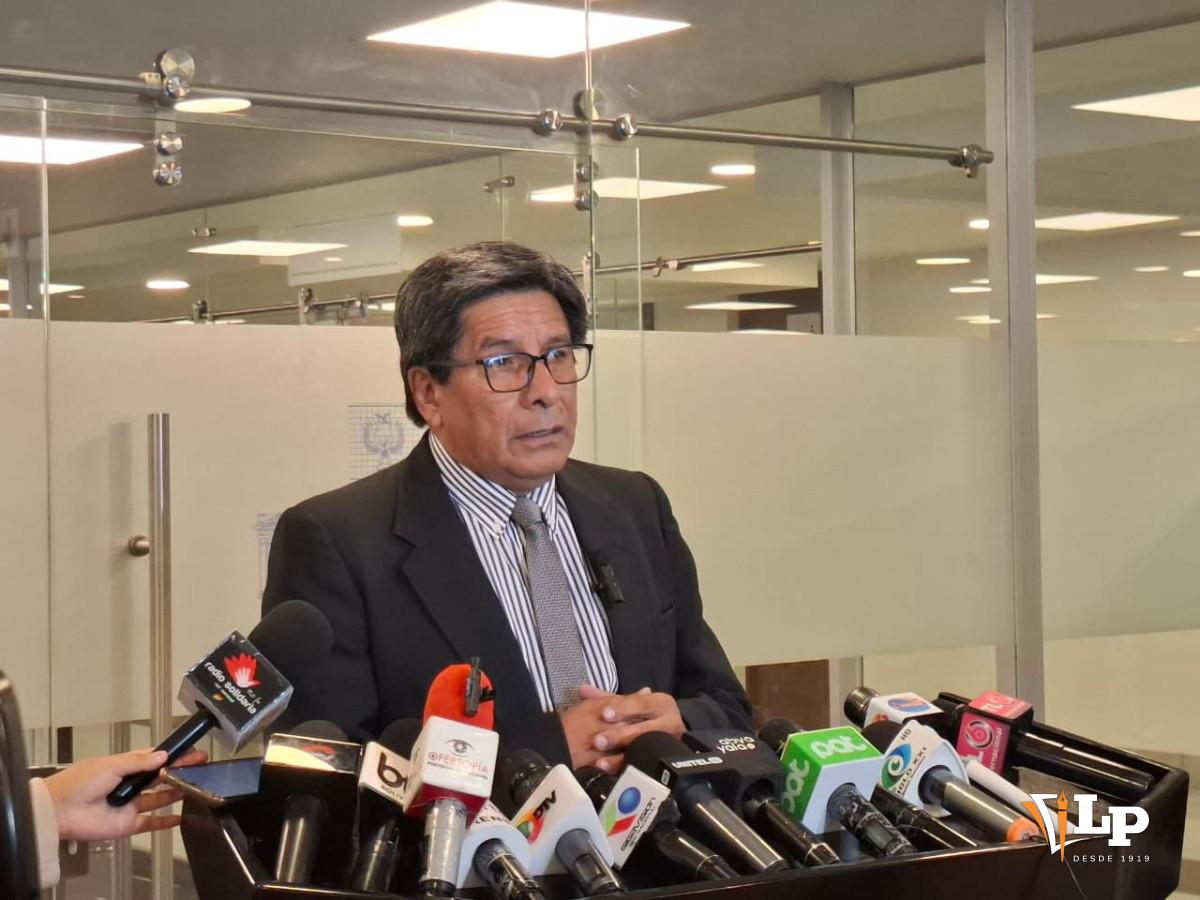 El diputado Porcel en conferencia de prensa