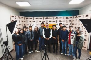 Dunn con alumnos del Alemán