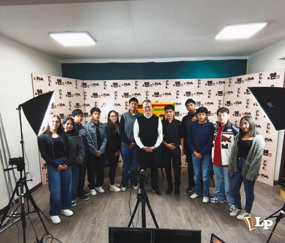 Dunn con alumnos del Alemán