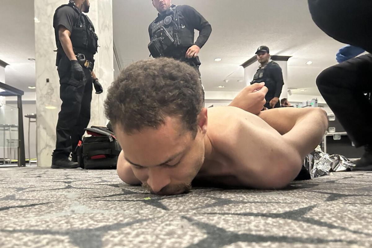 El supuesto tirador arrestado por agentes del Servicio Secreto