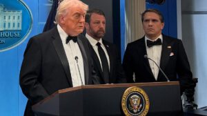 El presidente de los Estados Unidos, Donald Trump, habla en una rueda de prensa