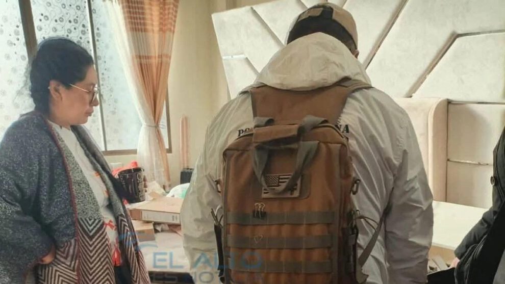 Personal de la Felcc inspecciona el domicilio de la alcaldesa alteña, Eva Copa