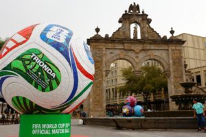 Guadalajara sede del Mundial 2026, Esculturas de balones, Encienden la fiebre mundialista en Guadalajara