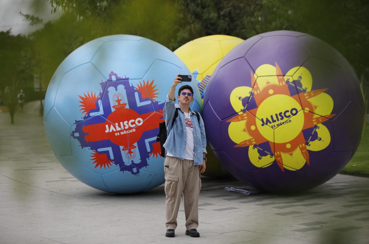 Guadalajara sede del Mundial 2026, Esculturas de balones, Encienden la fiebre mundialista en Guadalajara