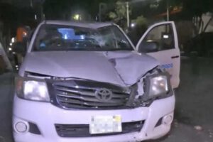 El automóvil resultó con daños materiales severos tras el incidente