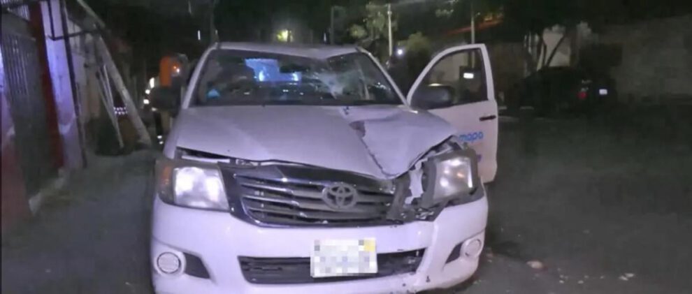 El automóvil resultó con daños materiales severos tras el incidente